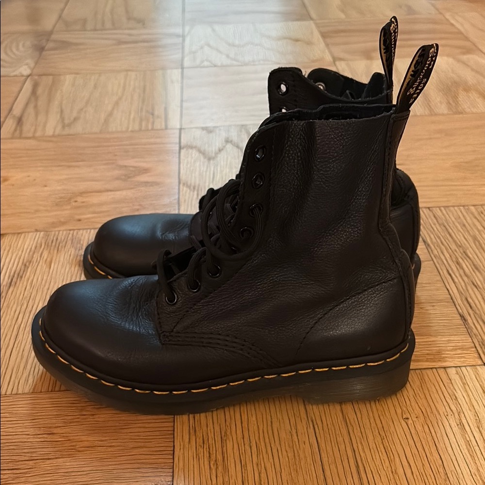 Dr. Martens Women’s Black Leather Boots 1460 Pascal